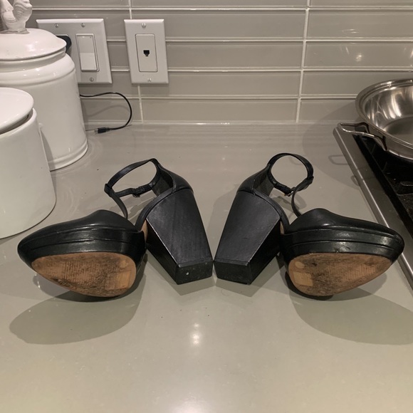 BCBG RUNWAY Pumps - Picture 6 of 6